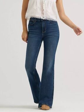 NWT Wrangler High-Rise Fierce Flare Jeans (30x32)
